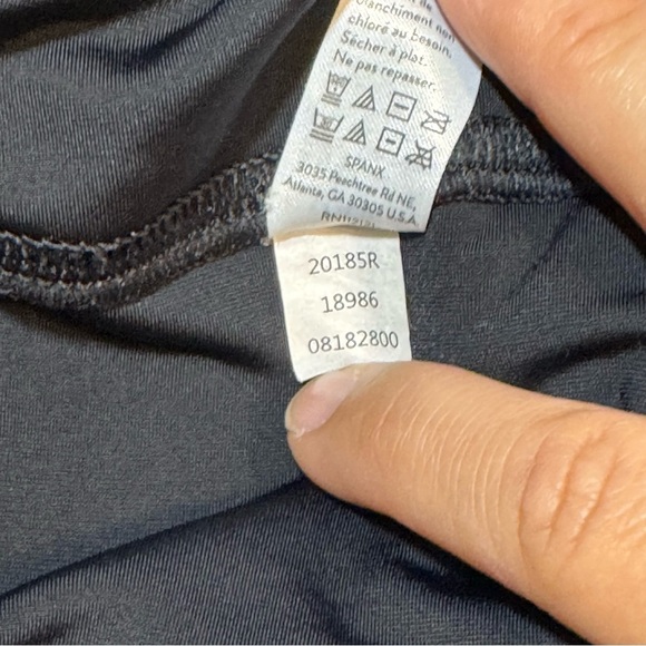 SPANX Faux Leather Camo Legging Black size Large - Picture 12 of 13